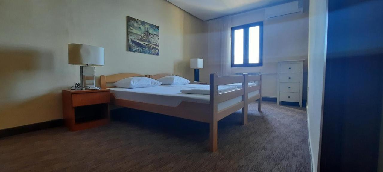 Ambassador Apartments Petrovac na moru Exterior foto