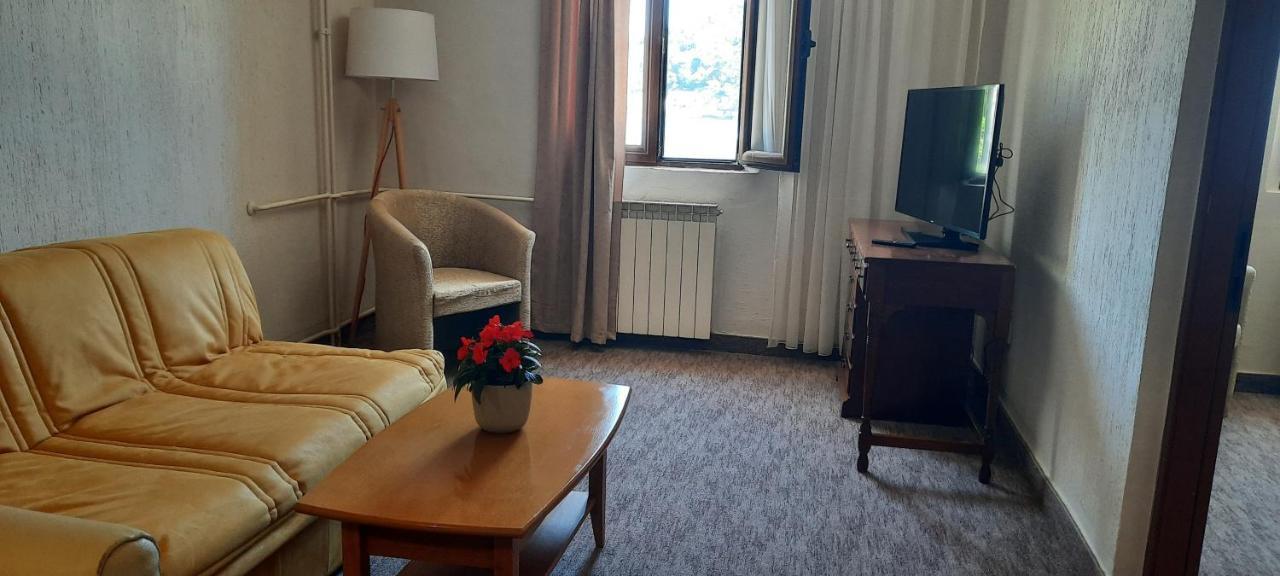 Ambassador Apartments Petrovac na moru Exterior foto