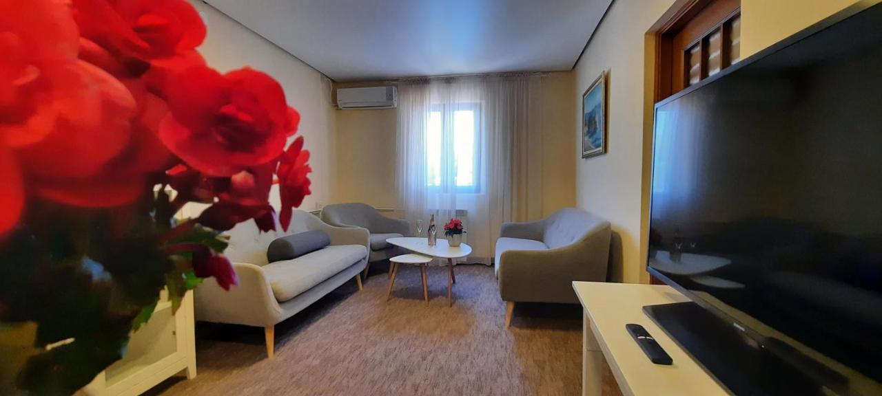 Ambassador Apartments Petrovac na moru Exterior foto