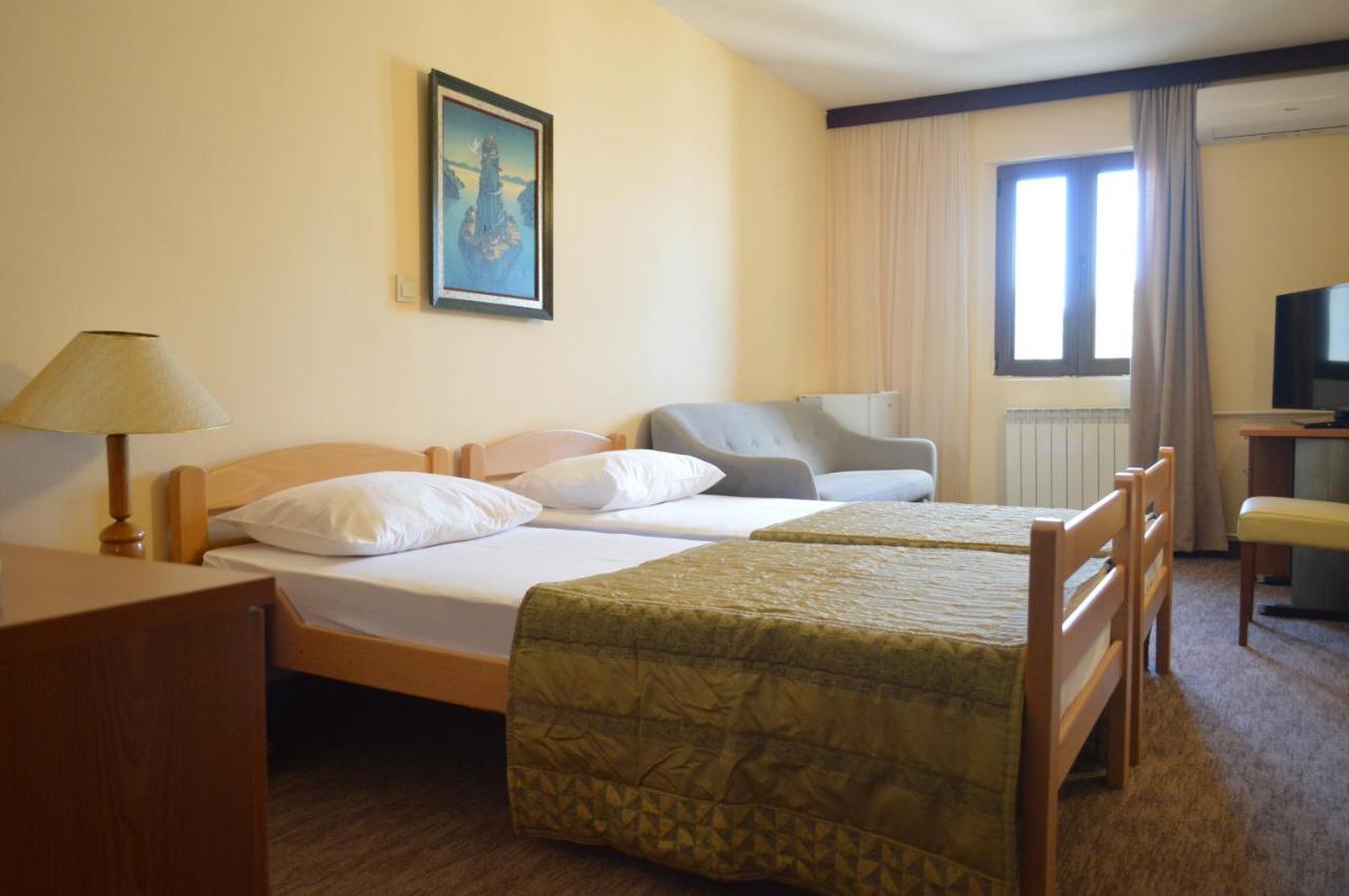 Ambassador Apartments Petrovac na moru Exterior foto