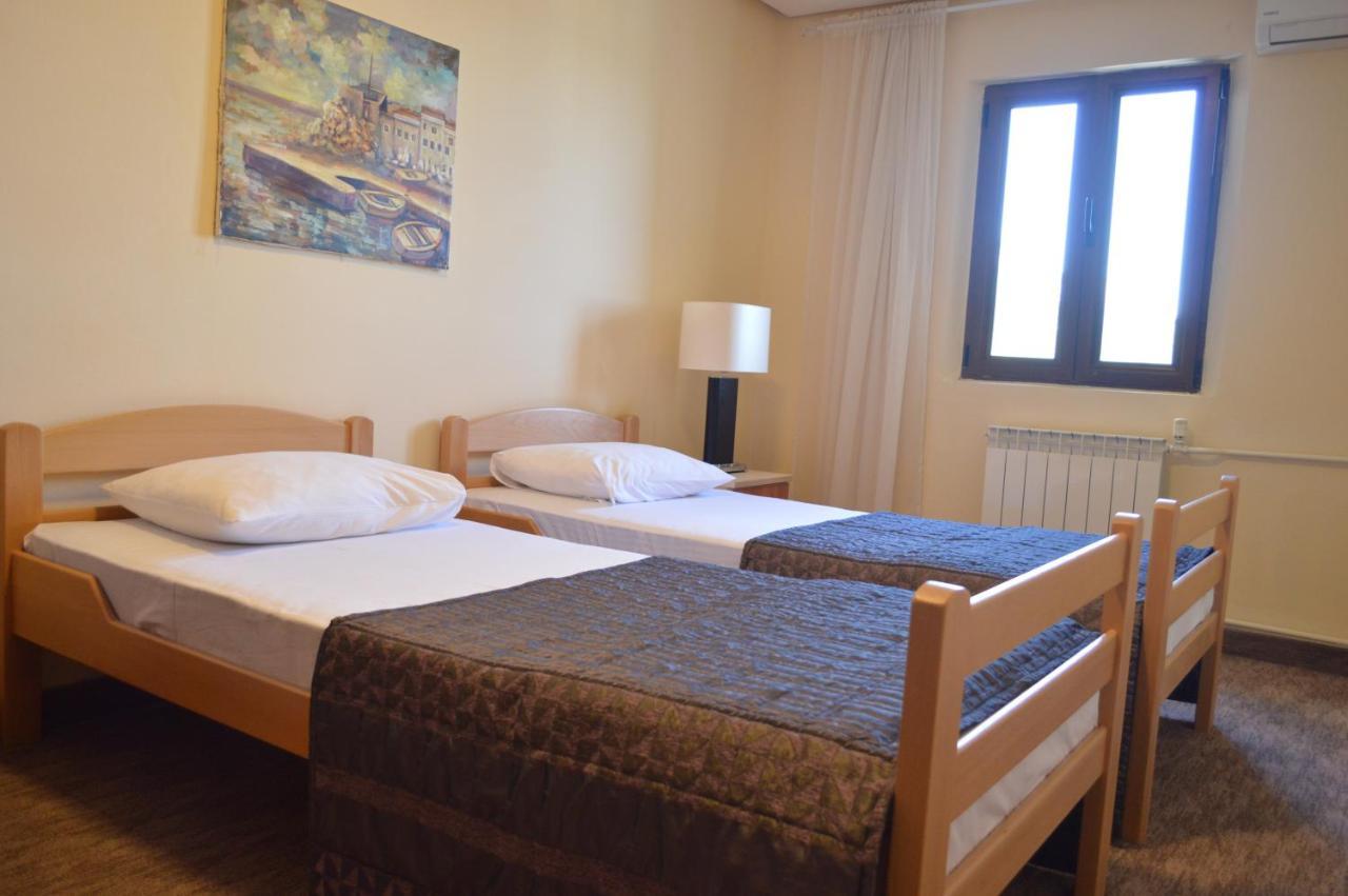 Ambassador Apartments Petrovac na moru Exterior foto