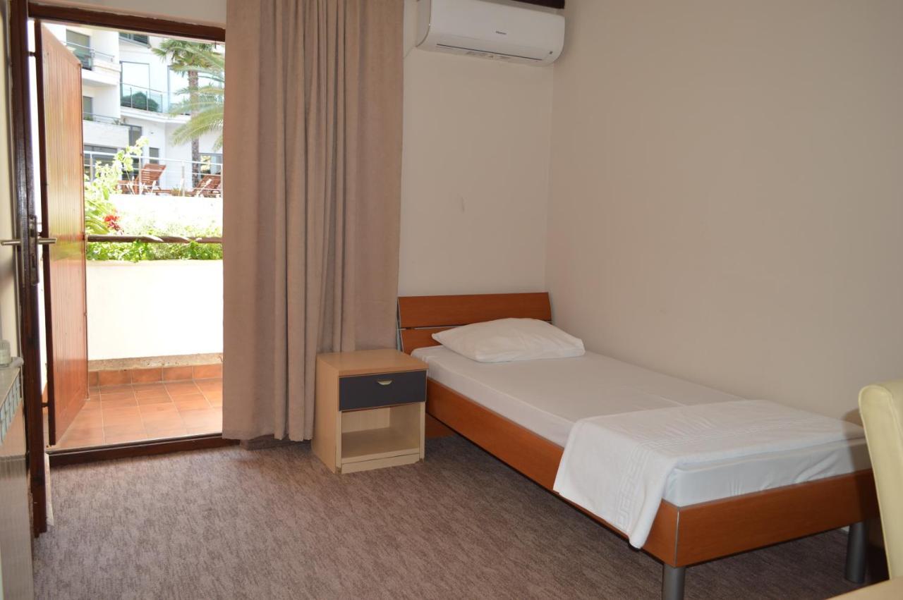 Ambassador Apartments Petrovac na moru Exterior foto