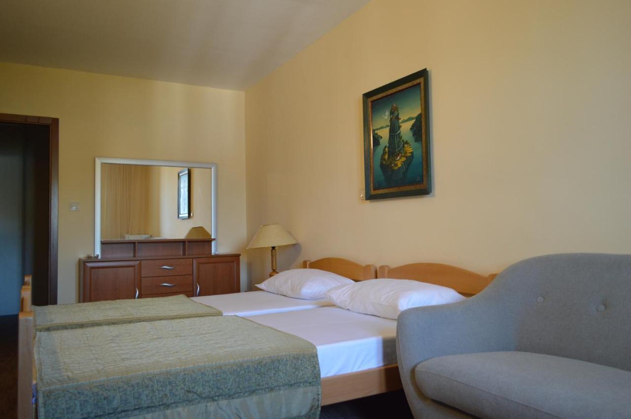 Ambassador Apartments Petrovac na moru Exterior foto